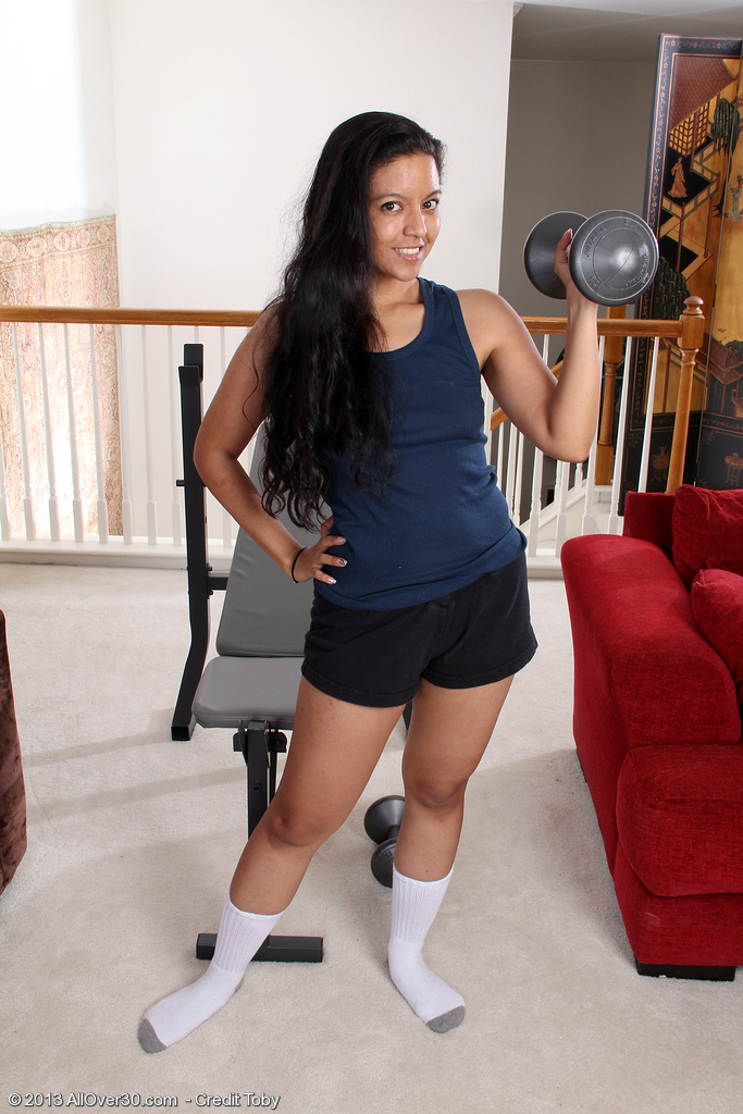 32 Year Old Julie Ann from  Onlyover30 Gives Her  Hoo Ha a Great Workout