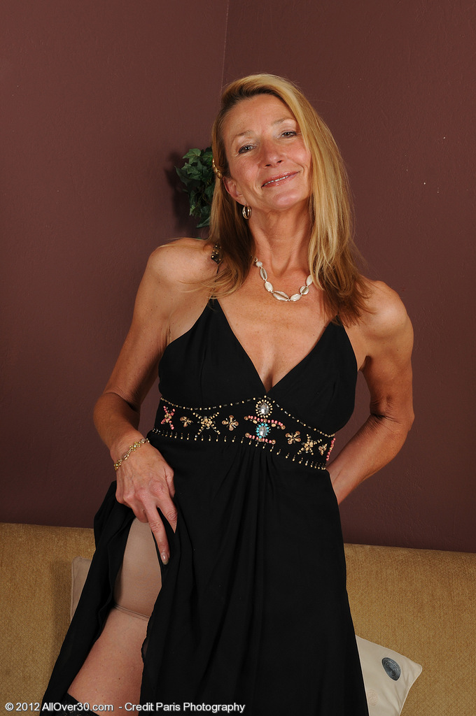 Elegant  Wifey Pam from  Onlyover30 Looking Great for 51 Years Old